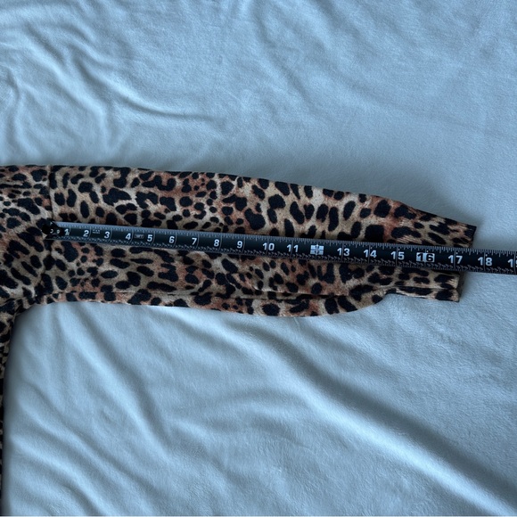 Chico’s Leopard Print Tunic Sweater Women’s Size 2 L V-Neck Long Sleeve - Picture 6 of 8